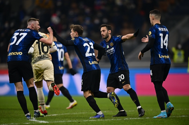 河南决战国安！三位久违强援露面，王刚单独挑大梁，新金主现场督战