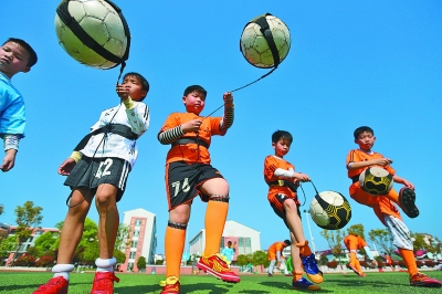荷甲战报：奥斯汀破门，肖蒂尔建功，兹沃勒2-1海伦芬