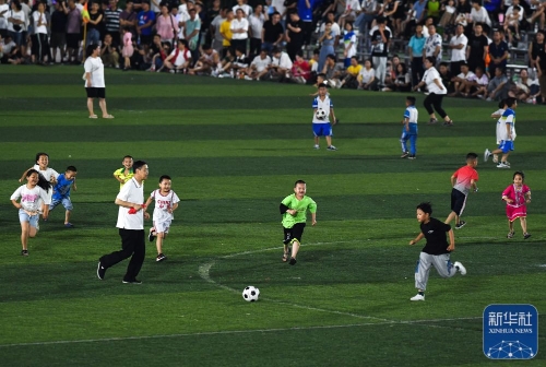 今天体能考验很大！杨瀚森次节被换下脸露疲倦