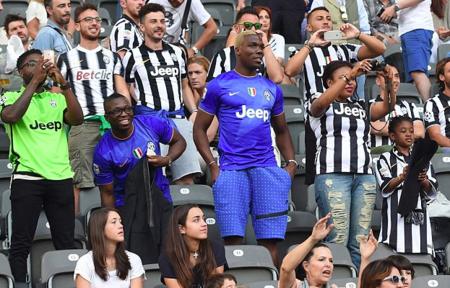 每体报道巴萨U19加里巴：偶像普约尔，有超脱黑人中卫的心智