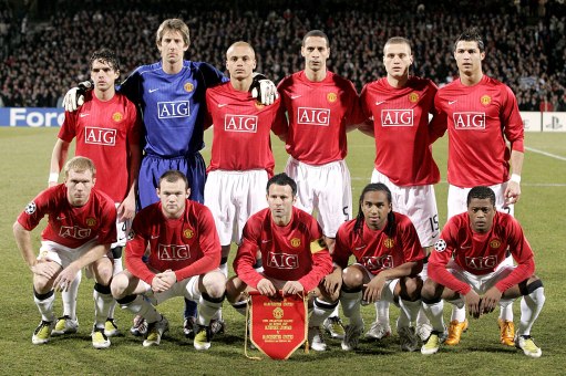 前锋远射破门，全场欢呼