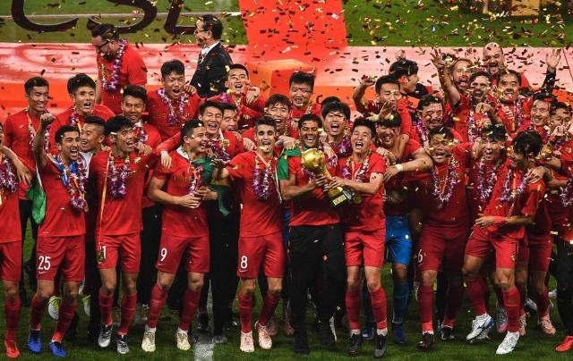 法兰克福官方：巴舒亚伊足部中骨骨折，已顺利接受手术